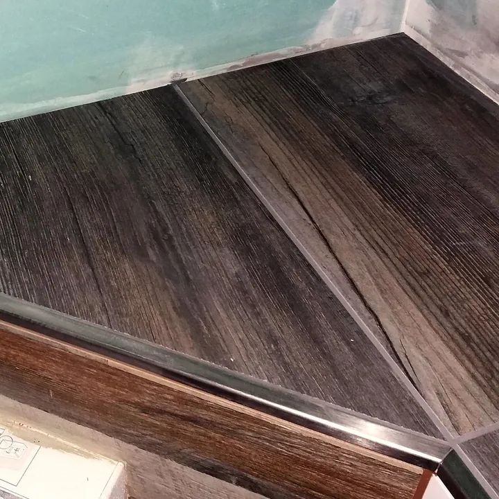 Ablage in Holzoptik