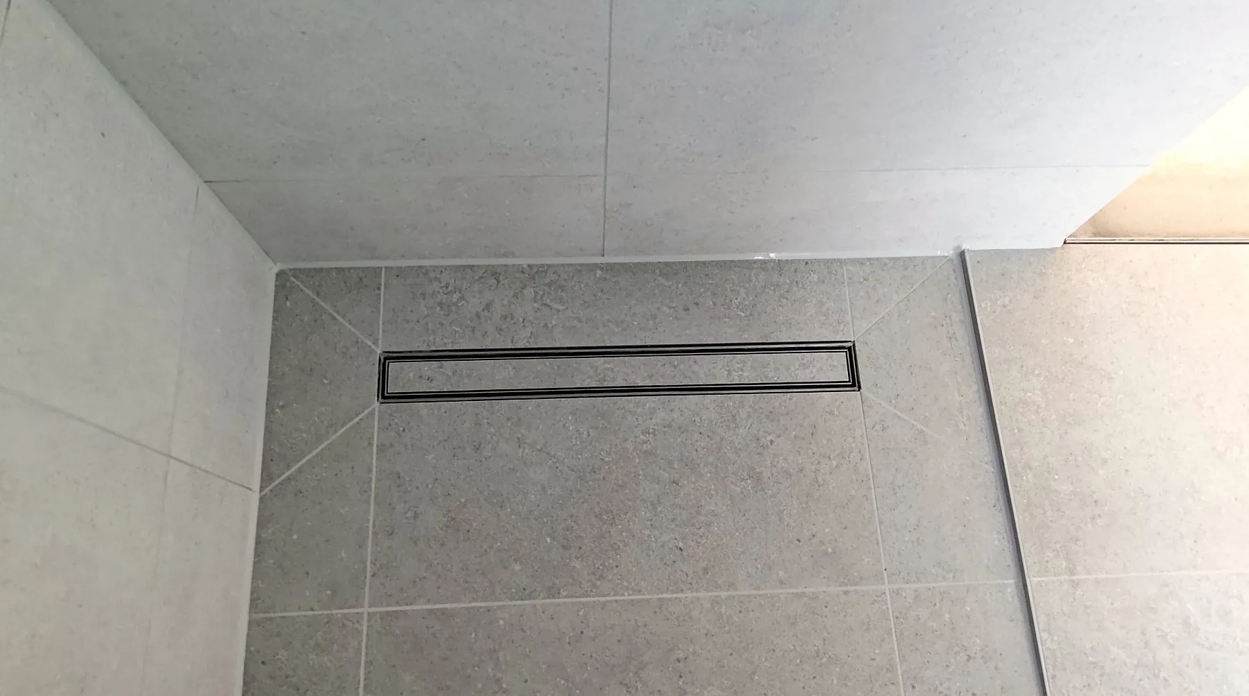 Bodengleiche Dusche mit Rinne, Juni 2025
